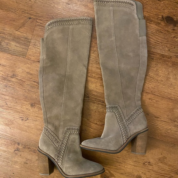 Vince Camuto 🔥 Over the knee Suede Boot 🔥 Sz 7  ⭐️NWOT⭐️ - Picture 2 of 7